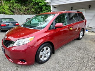 Used 2014 Toyota Sienna LE image 1