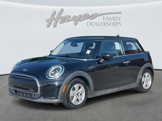 Used 2022 MINI Cooper 2-Door Hardtop image 1