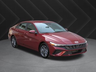 Used 2024 Hyundai Elantra SEL image 1