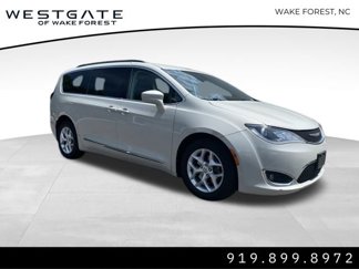 Used 2017 Chrysler Pacifica Touring-L w/ Tire & Wheel Group image 1