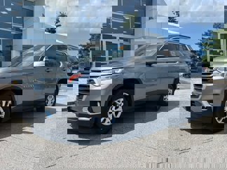 Used 2021 Chevrolet Traverse LT image 1