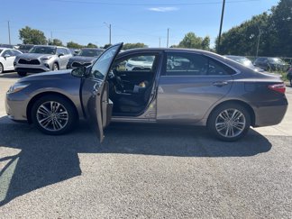 Used 2015 Toyota Camry SE image 1