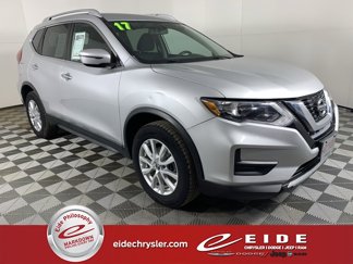 Used 2017 Nissan Rogue SV image 1