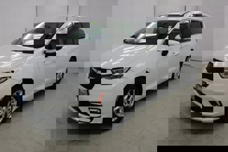 Used 2023 Chrysler Pacifica Touring-L image 1