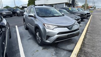 Used 2018 Toyota RAV4 LE image 1