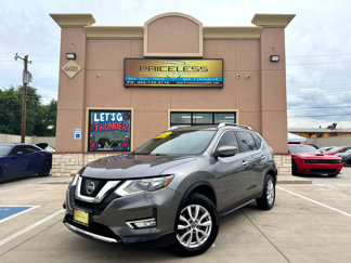 Used 2017 Nissan Rogue SV image 1