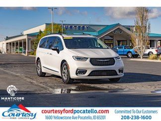 Used 2023 Chrysler Pacifica Limited image 1