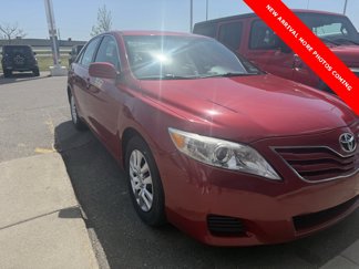 Used 2010 Toyota Camry LE image 1