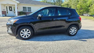Used 2017 Chevrolet Trax LS image 1