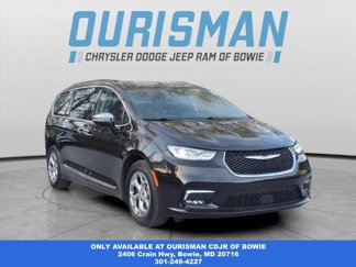 Used 2023 Chrysler Pacifica Limited image 1