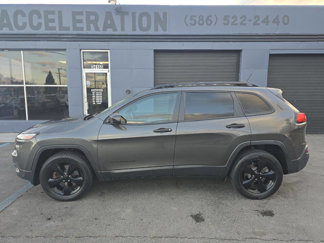Used 2017 Jeep Cherokee Sport image 1