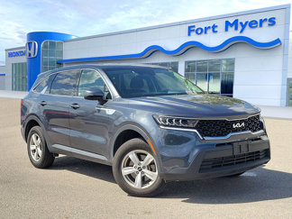 Used 2023 Kia Sorento LX image 1
