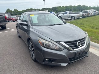 Used 2016 Nissan Altima 2.5 SR w/ LED Appearance Package image 1