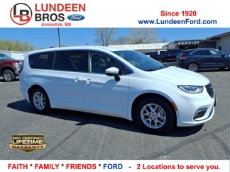 Used 2023 Chrysler Pacifica Touring-L image 1