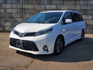 Used 2019 Toyota Sienna SE image 1
