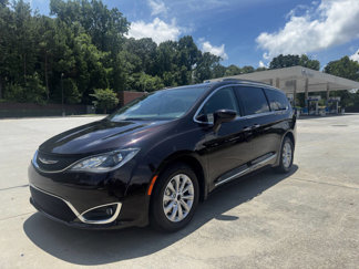 Used 2017 Chrysler Pacifica Touring-L image 1
