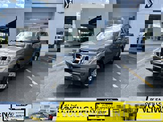 Used 2017 Nissan Frontier SV image 1