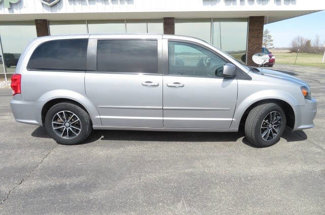 Used 2017 Dodge Grand Caravan SE image 1