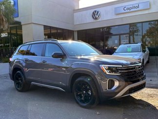 New 2025 Volkswagen Atlas Peak Edition SE image 1