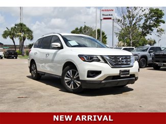 Used 2020 Nissan Pathfinder S image 1
