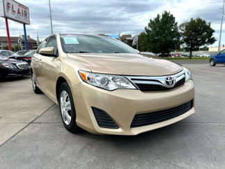 Used 2012 Toyota Camry L image 1