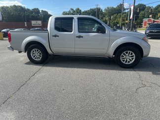 Used 2019 Nissan Frontier SV image 1