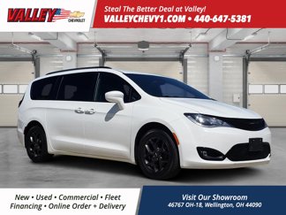 Used 2018 Chrysler Pacifica Touring-L w/ Premium Audio Group image 1