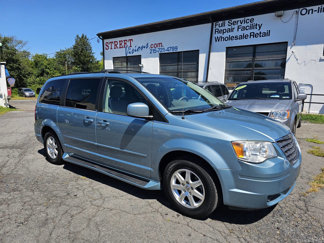 Used 2008 Chrysler Town & Country Touring w/ Entertainment Group #2 image 1