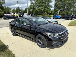 Used 2024 Volkswagen Jetta SE image 1