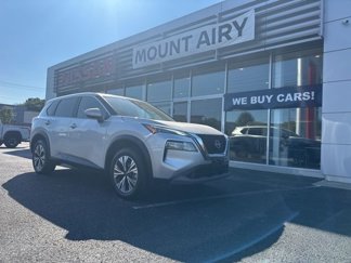 Used 2023 Nissan Rogue SV image 1