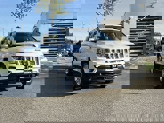 Used 2015 Jeep Compass High Altitude image 1