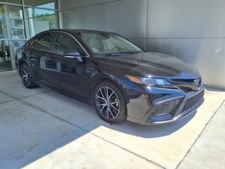 Used 2022 Toyota Camry SE image 1