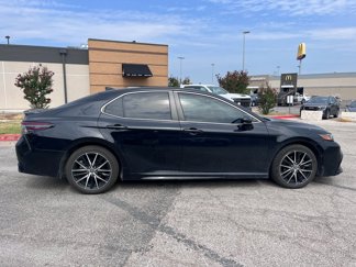 Used 2021 Toyota Camry SE w/ Carpet Mat Package (TMS) image 1