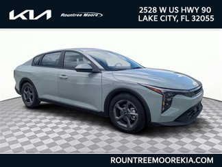 Used 2025 Kia K4 LXS image 1