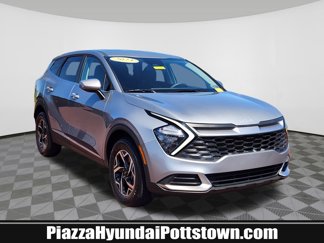 Used 2023 Kia Sportage LX image 1