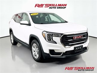 Used 2024 GMC Terrain SLE image 1