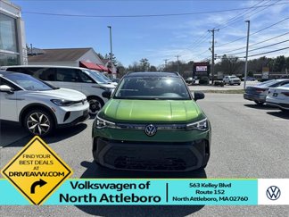 New 2025 Volkswagen Taos SE image 1