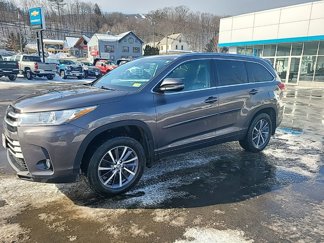 Used 2017 Toyota Highlander XLE image 1