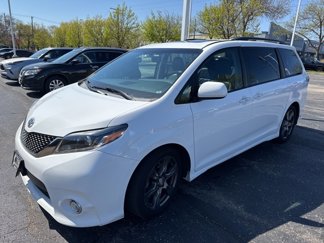 Used 2017 Toyota Sienna SE Premium image 1