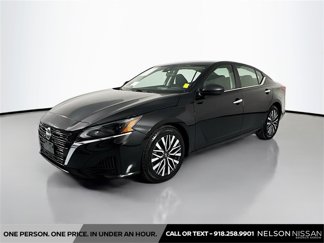 Used 2024 Nissan Altima 2.5 SV image 1
