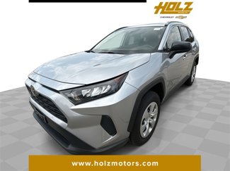 Used 2019 Toyota RAV4 LE image 1