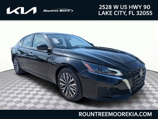 Used 2023 Nissan Altima 2.5 SV image 1