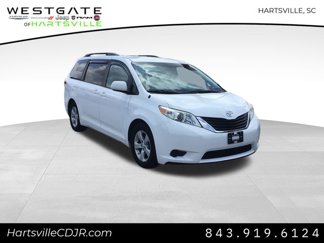 Used 2013 Toyota Sienna LE image 1