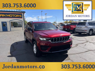 Used 2023 Jeep Grand Cherokee Laredo image 1