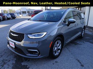 Used 2023 Chrysler Pacifica Limited image 1