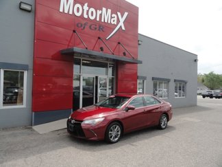 Used 2015 Toyota Camry SE image 1