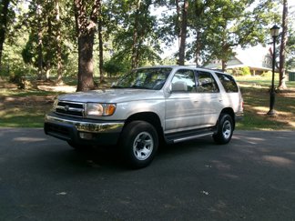 Used 2000 Toyota 4Runner SR5 image 1