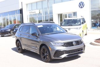 Used 2024 Volkswagen Tiguan SE R-Line image 1