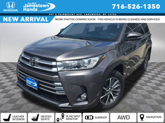 Used 2019 Toyota Highlander SE image 1