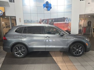 Certified 2022 Volkswagen Tiguan SE image 1